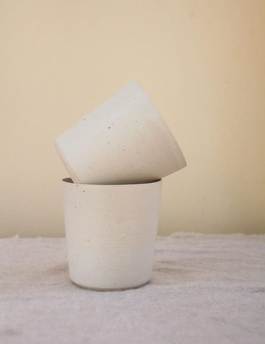 כוס יומיומית בלבן מנוקד