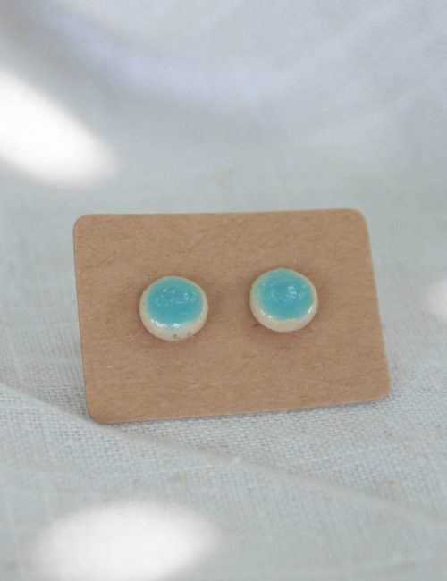 זוג עגילים צמודים בתכלת