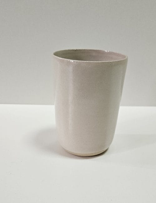 כוס גבוהה בלבן