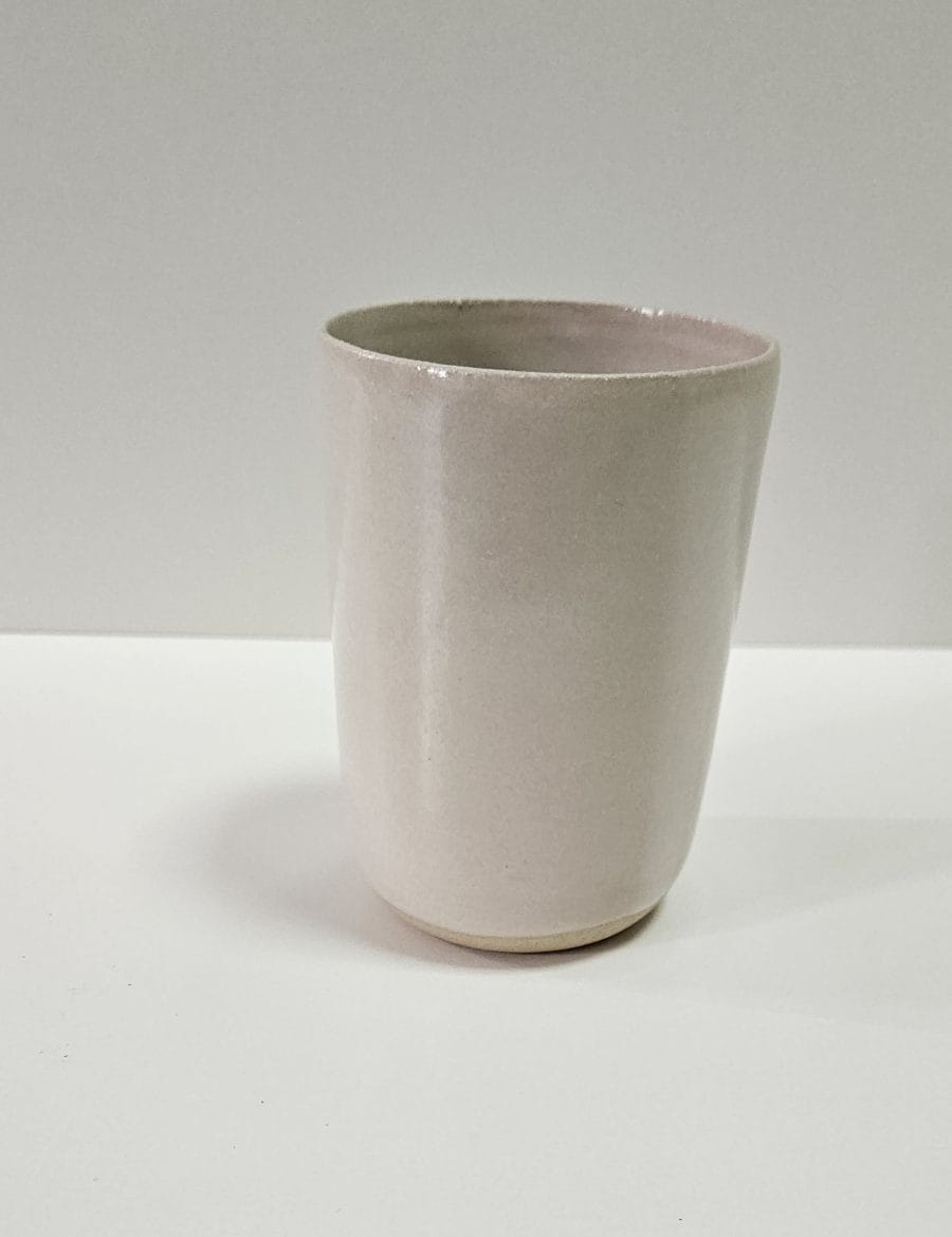 כוס גבוהה בלבן