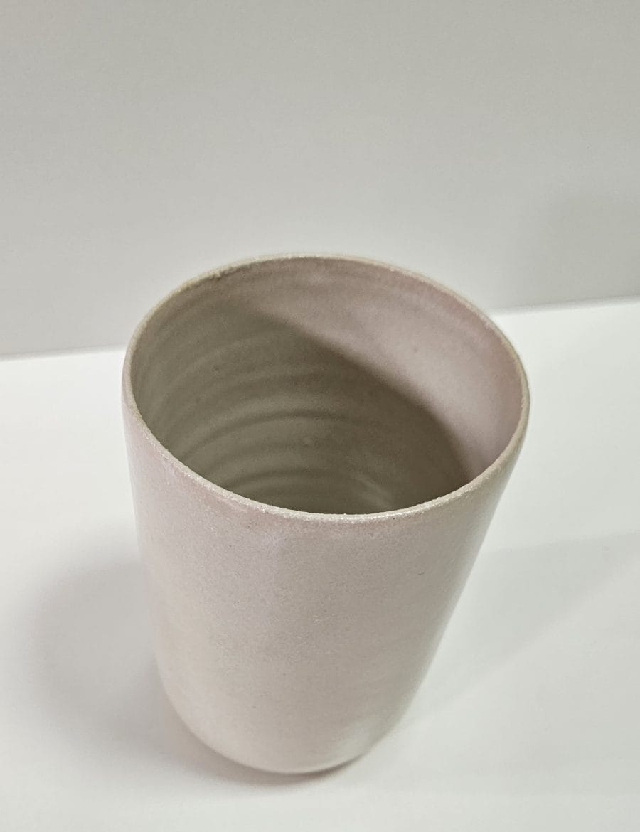 כוס גבוהה בלבן