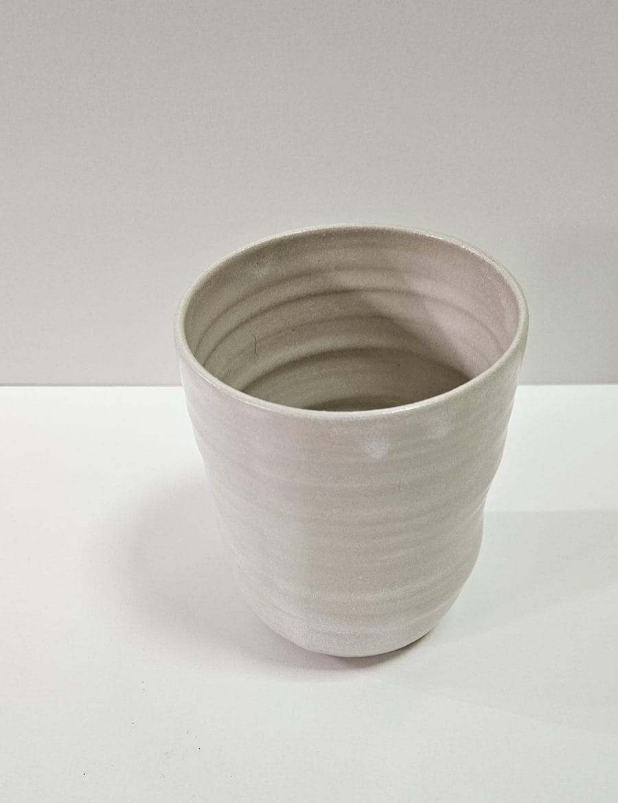 כוס לבנה מפנקת