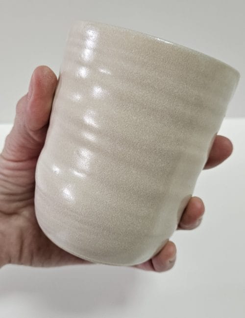 כוס לבנה מפנקת