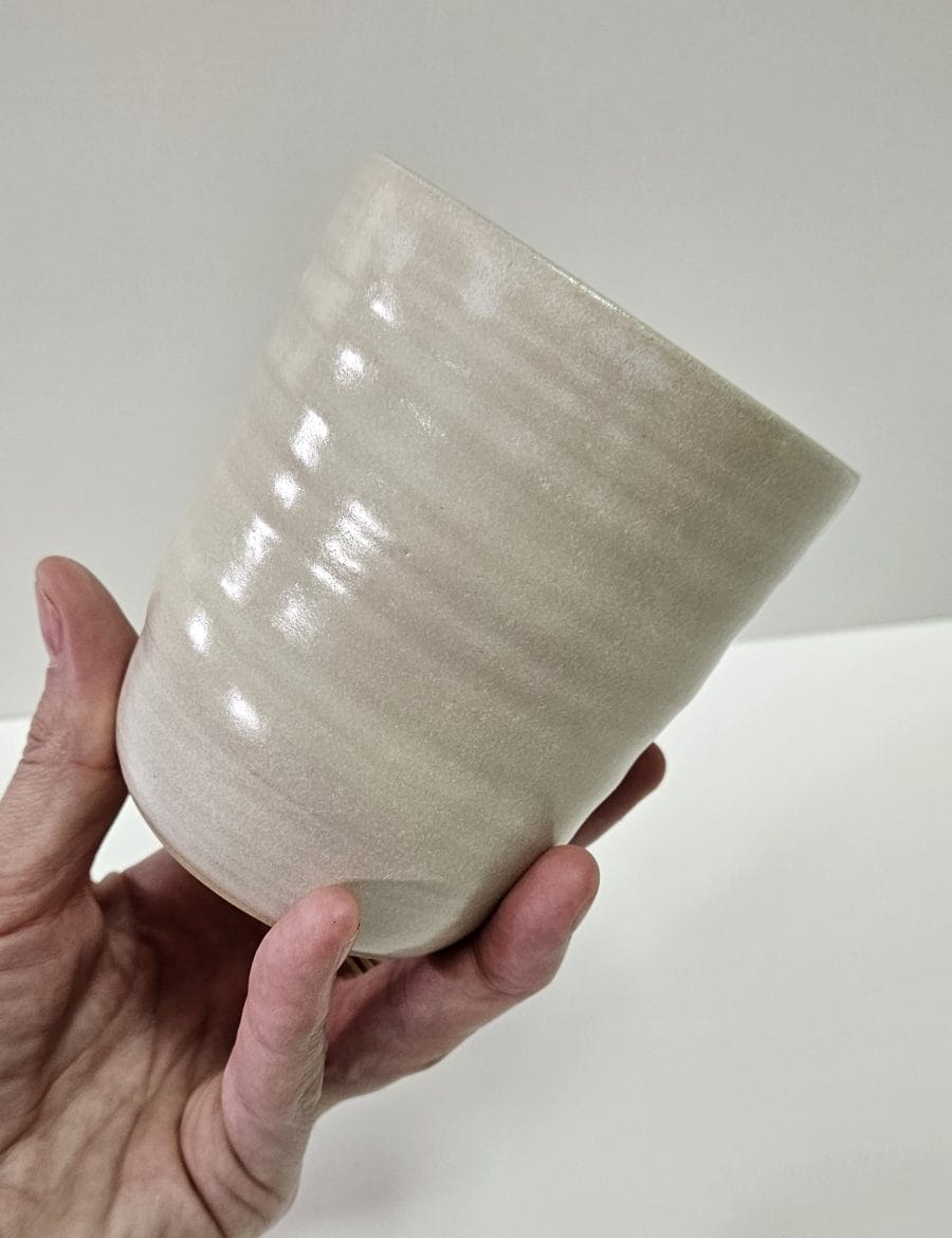 כוס לבנה מפנקת