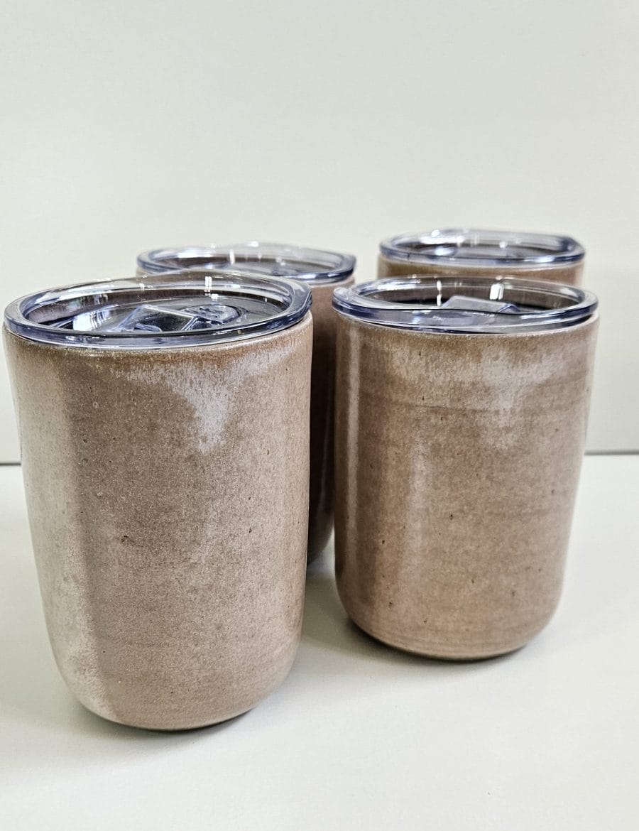 כוס טייקאווי עם מכסה בורוד