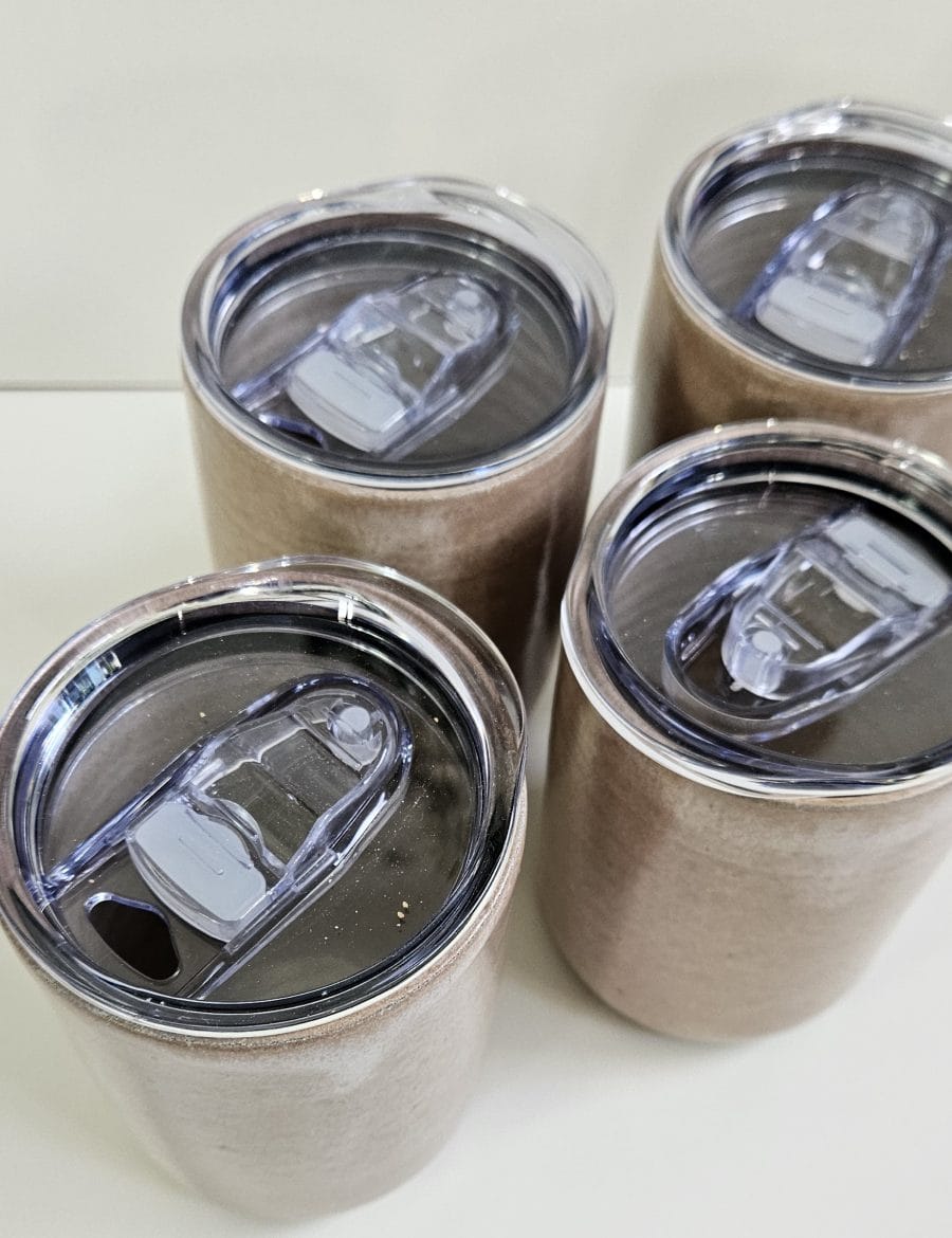 כוס טייקאווי עם מכסה בורוד