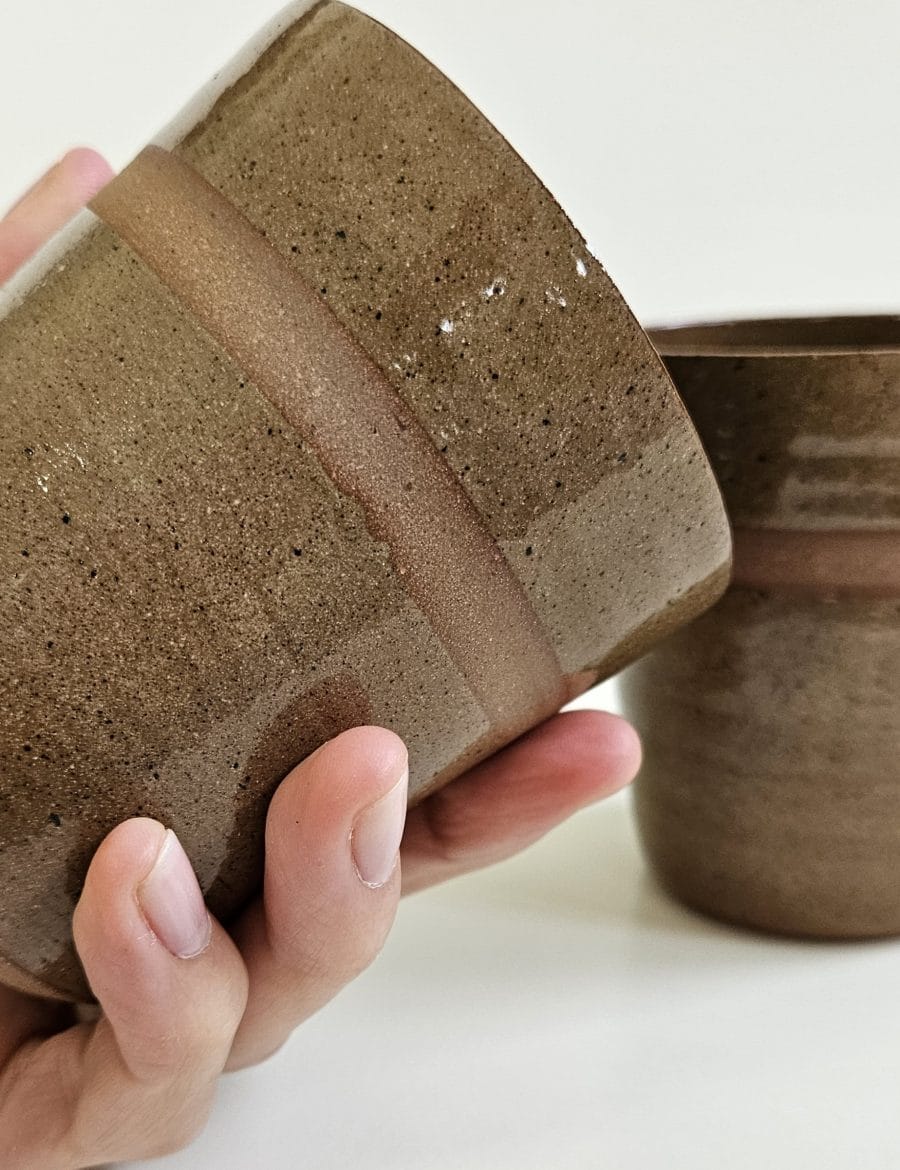 כוס יומיומית בחום עם פס