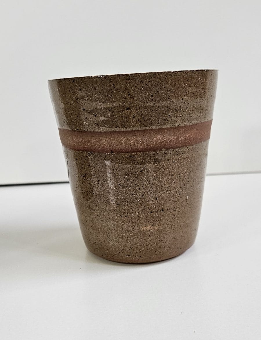 כוס יומיומית בחום עם פס