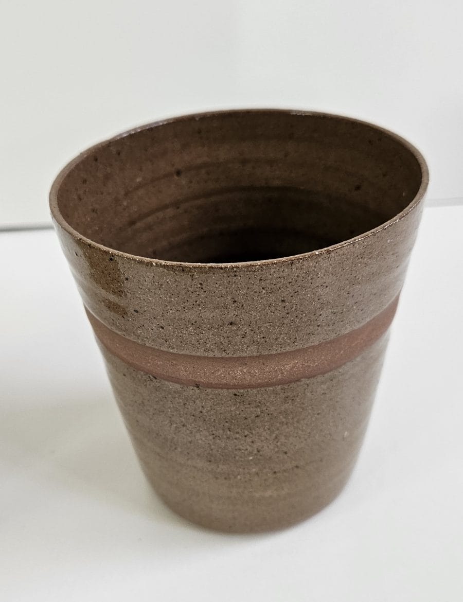 כוס יומיומית בחום עם פס