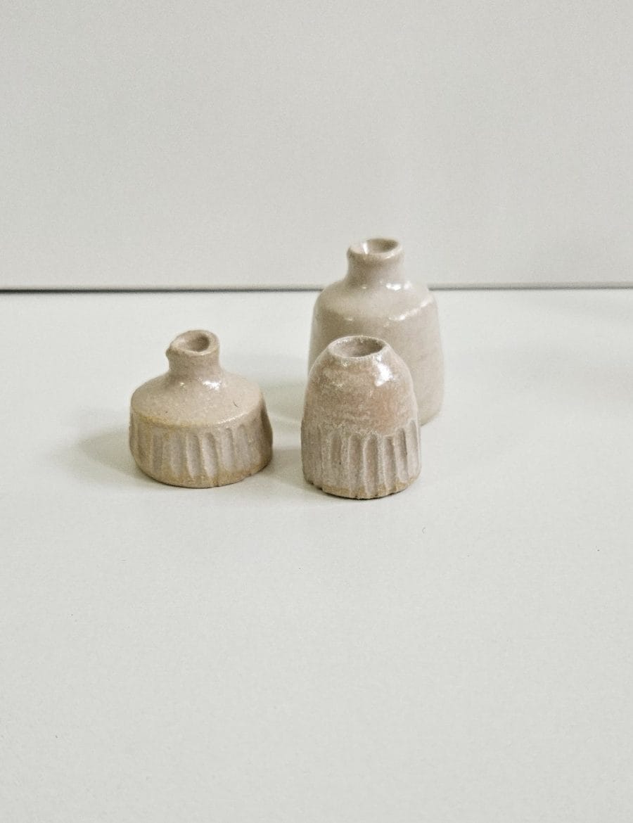 שלישיית כדים קטנטנים בלבן