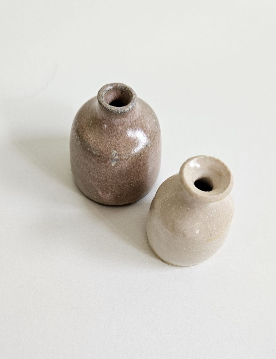 זוג כדים קטנטנים בורוד עתיק ולבן