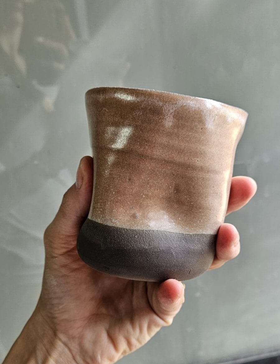 כוס מעוכה בחצי ורוד