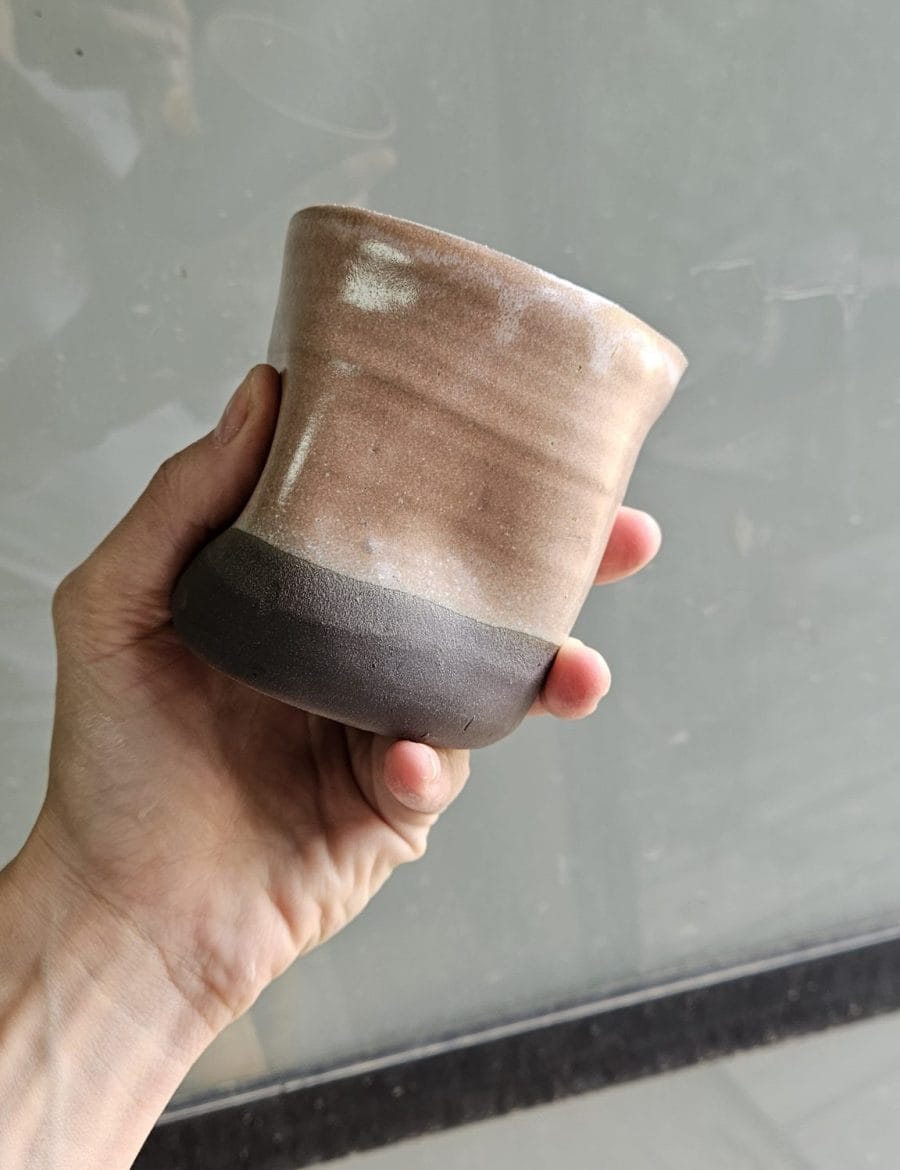 כוס מעוכה בחצי ורוד