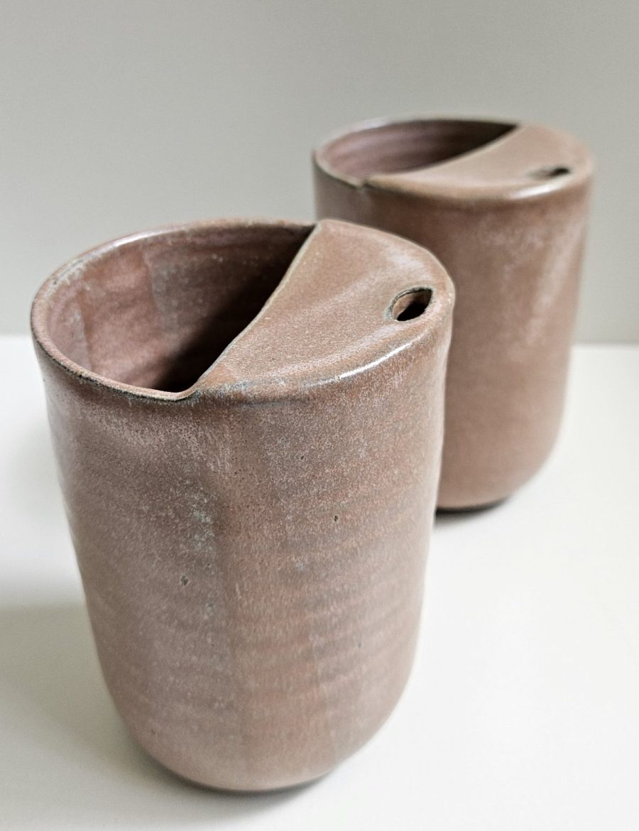 כוס טייקאווי עם חצי מכסה בורוד