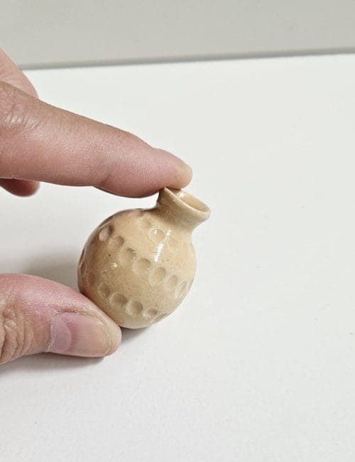 כד קטנטן בזיגוג כתום